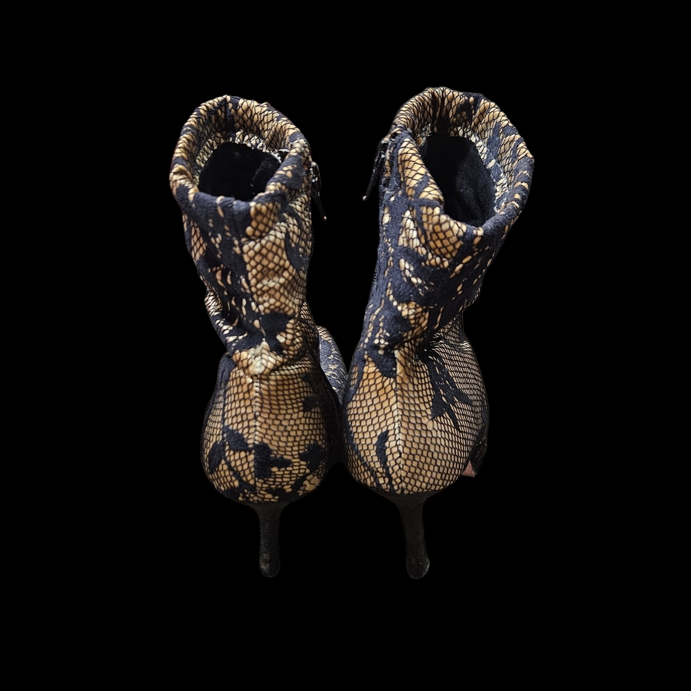 Elegant Lace Patterned Ankle Boots - Picture 5 of 6